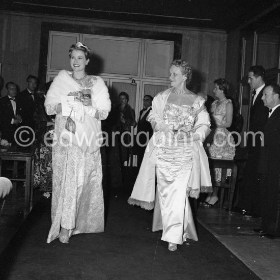 Princess Grace of Monaco (her last outing before her second maternity) and her mother Margaret Kelly. "Bal de la Rose" gala dinner at the International Sporting Club in Monte Carlo, 1958. (Grace Kelly) - Photo by Edward Quinn