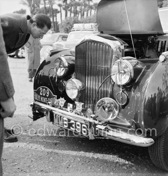 Grand Prix d\'Honneur for N° 209 W.M. Couper / W.H. Eastwood on Bentley Mark VI, #B235GT, Standard Steel Sports Saloon with "Rallye-Trim" added with rotary wipers to keep the headlamps clean. This car won the Grand Prix d\'honneur. Rallye Monte Carlo 1951. Detailed info on this car by expert Klaus-Josef Rossfeldt see About/Additional Infos. - Photo by Edward Quinn
