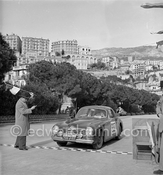 N° 337 Collage / Huguet on Simca 8 Sport taking part in the regularity speed test on the circuit of the Monaco Grand Prix. Rallye Monte Carlo 1951. - Photo by Edward Quinn