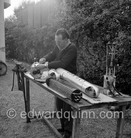 Dimitri Rebikoff,   Inventor of torpedo stereoscopic electronic flash camera, here being tested before delivery to the U.S. Navy. Cannes 1955. - Photo by Edward Quinn