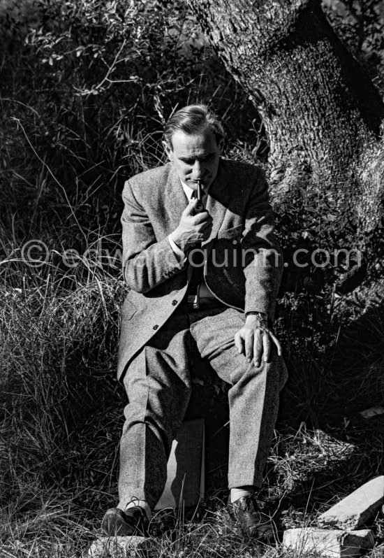 Welsh broadcaster and BBC executive Huw Wheldon during filming with Jean Renoir for BBC arts magazine program Monitor, episode Father and Son. At Domaine des Collettes, the estate of the Renoir family. Cagnes-sur-Mer 1962. - Photo by Edward Quinn