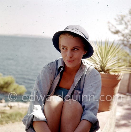 Jean Seberg, one of the principal actors (as Cécile) 1957 at Le Lavandou for the shooting of "Bonjour Tristesse", film by Otto Preminger. - Photo by Edward Quinn