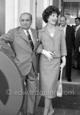 Maria Callas and her husband Giovanni Meneghini at Nice Airport 1959. - Photo by Edward Quinn