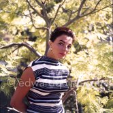 Joan Collins in the park of the Hotel du Cap d'Antibes 1957. - Photo by Edward Quinn