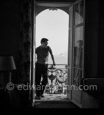 Don Murray at his room, Carlton Hotel, Cannes 1957. - Photo by Edward Quinn
