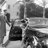 Sir Laurence Olivier and his wife Vivien Leigh leaving for London. In front of the Hotel La Réserve, Beaulieu-sur-Mer 1953. Car: Bentley Mark VI (from a pre-1949 chassis series). Detailed info on this car by expert Klaus-Josef Rossfeldt see About/Additional Infos. - Photo by Edward Quinn