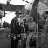 Sir Laurence Olivier and and his wife Vivien Leigh. Nice Airport 1953. - Photo by Edward Quinn