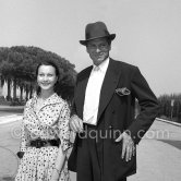 Sir Laurence Olivier and and his wife Vivien Leigh. Nice Airport 1953. - Photo by Edward Quinn