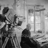 Pablo Picasso working on "Tête d'homme" during filming of "Pablo Picasso", directed by Luciano Emmer. Madoura pottery, Vallauris 14.10.1953. - Photo by Edward Quinn