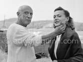 Pablo Picasso with a young woman with a four-leaf clover. In front of the studio Le Fournas, Vallauris 1953. - Photo by Edward Quinn