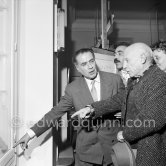 Pablo Picasso at a private viewing of his book illustrations in the Matarasso gallery in Nice. With Henri Matarasso and his tailor Michele Sapone. "Pablo Picasso. Un Demi-Siècle de Livres Illustrés". Galerie H. Matarasso. 21.12.1956-31.1.1957. Nice 1956. - Photo by Edward Quinn