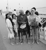 From left: Jacqueline, Manuel Pallarès i Grau, Isabelle Leymarie, Pablo Picasso, Paloma Picasso and Catherine Hutin. Golfe-Juan 1961. - Photo by Edward Quinn