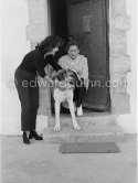 Malila Sandoval, San Salvador actress, daughter of San Salvador diplomat and niece of widow of Saint-Exupéry, famous French aviator. Comtesse Consuelo (widow of the aviator). Magagnosc 1957. - Photo by Edward Quinn