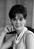 Natalie Wood came to the Cannes Film Festival in 1962 with her boyfriend Warren Beatty so as to keep him company. Carlton Hotel, Cannes 1962. - Photo by Edward Quinn