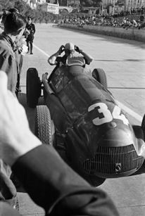 Juan Manuel Fangio , Grand Prix Automobile de Monaco 1950. Photo Edward Quinn. © edwardquinn.com