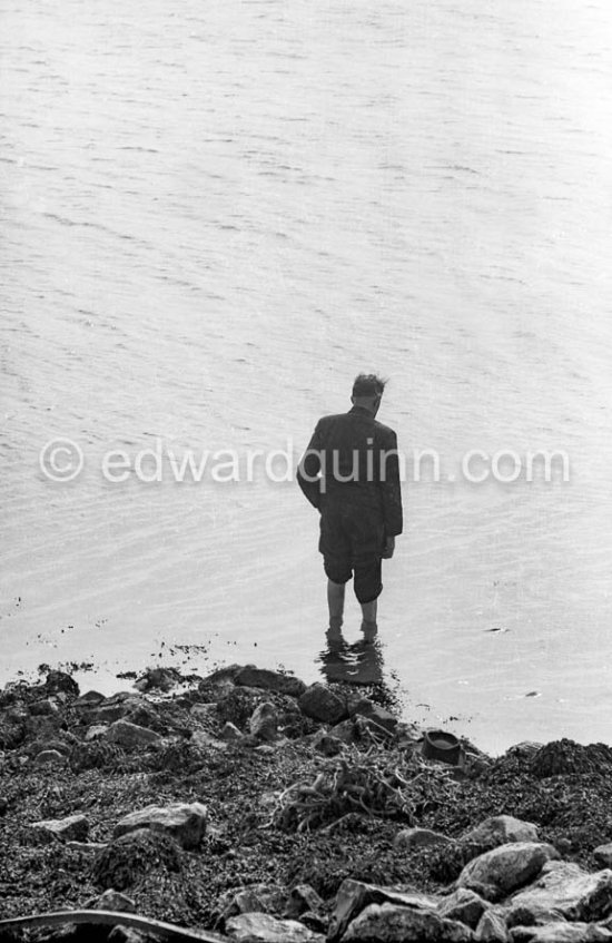 Near the Bull Wall. Dublin, 1963 - Photo by Edward Quinn