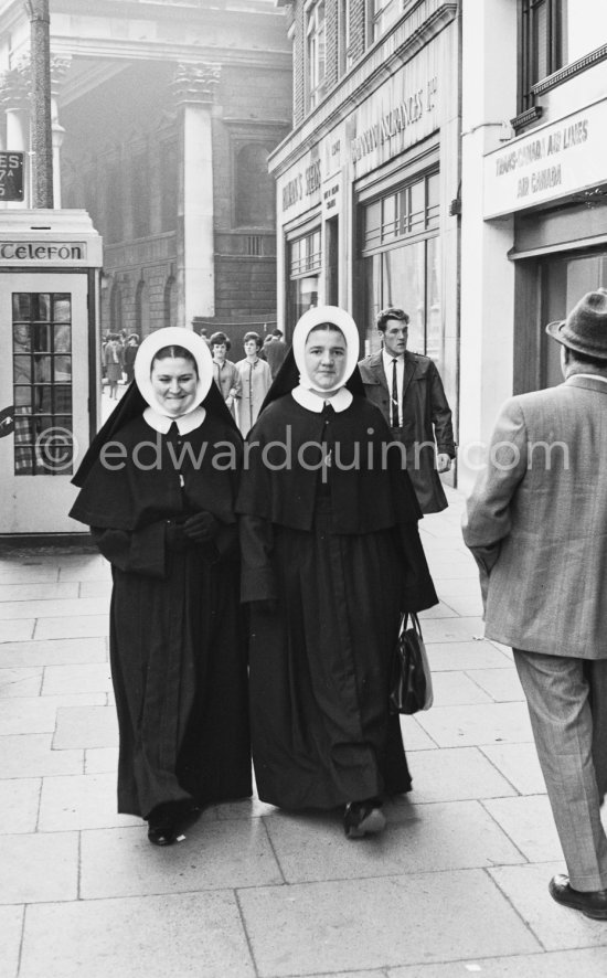 O\'Connell St. Dublin 1963. - Photo by Edward Quinn