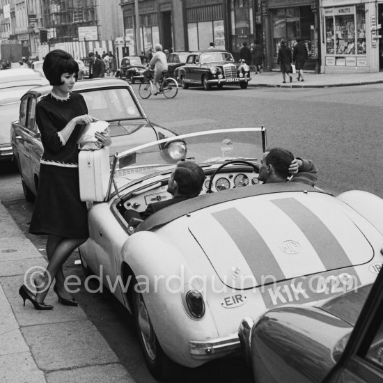 Flirt. Dublin 1963. Car: MG A - Photo by Edward Quinn