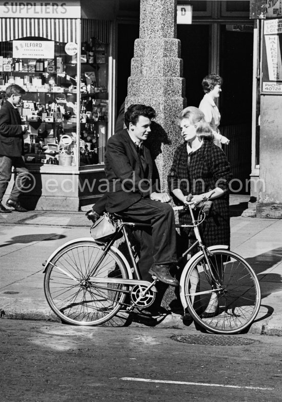 Flirt. Dublin 1963. - Photo by Edward Quinn