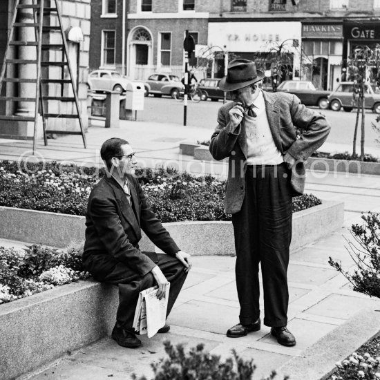 ln front of the Rotunda at Parnell Street. Dublin 1963. Published in Quinn, Edward. James Joyces Dublin. Secker & Warburg, London 1974. - Photo by Edward Quinn