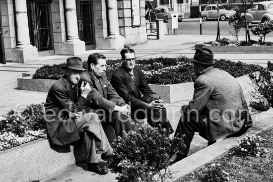 ln front of the Rotunda at Parnell Street. Dublin 1963. Published in Quinn, Edward. James Joyces Dublin. Secker & Warburg, London 1974. - Photo by Edward Quinn
