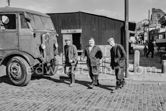 Anglesea Market, Dublin\'s secondhand market in a laneway off Moore Street. Dublin 1963. - Photo by Edward Quinn