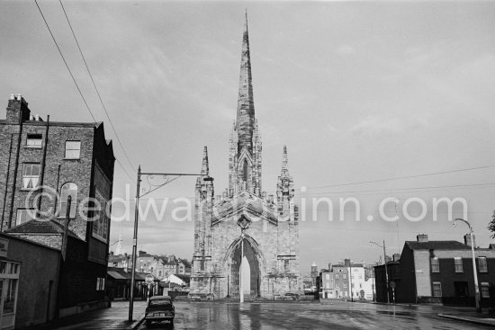 Church not yet identified. Dublin 1963. - Photo by Edward Quinn