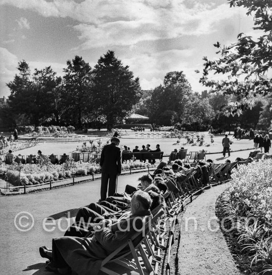 St. Stephens Green Park. Dublin, 1963 - Photo by Edward Quinn