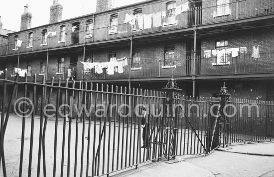 Place not yet identified. Dublin 1963. - Photo by Edward Quinn