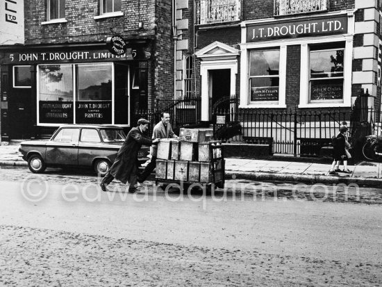 Bachelor\'s Walk. Dublin 1963. - Photo by Edward Quinn