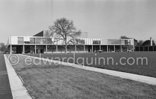Not yet identified building. Dublin 1963. - Photo by Edward Quinn