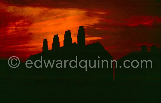 Houses near Kilmainham. Dublin 1963. Published in Quinn, Edward. James Joyces Dublin. Secker & Warburg, London 1974. - Photo by Edward Quinn