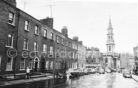No 7 Eccles Street (white archway). Leopold Bloom's house and St George's Church, Ulysses, James Joyce Dublin 1963. - Photo by Edward Quinn