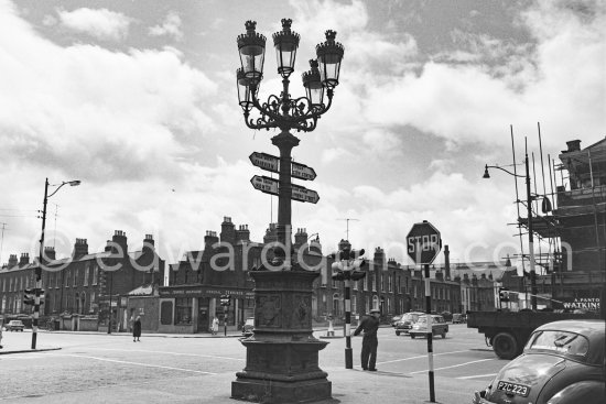 The Five Lamps. Dublin 1963. - Photo by Edward Quinn
