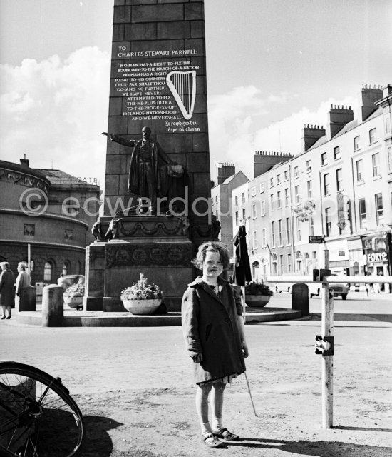Girl in front of Parnell Monument. Dublin 1963. - Photo by Edward Quinn