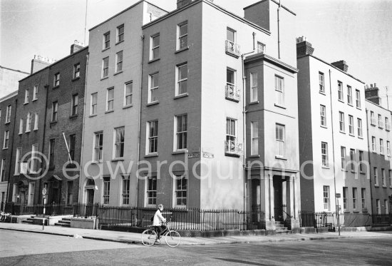Kildare St / Molesworth St. Dublin 1963. - Photo by Edward Quinn