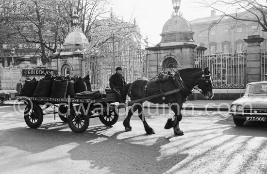 Horse and cart in front of Leinster house. Dublin 1963. - Photo by Edward Quinn