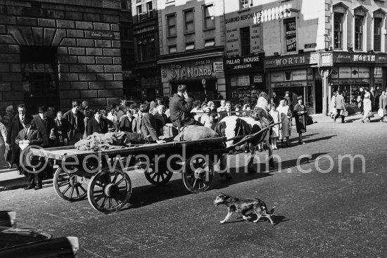 Horse and cart, O\'Connell St. Dublin 1963. - Photo by Edward Quinn