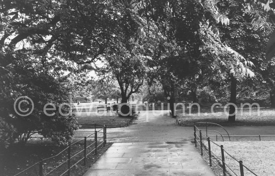 St Stephen's Green. Dublin 1963. - Photo by Edward Quinn