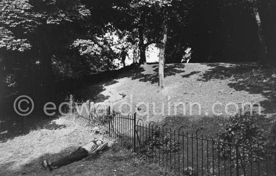 In the People's Gardens in the Phoenix Park. Dublin 1963. - Photo by Edward Quinn