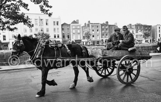 Horse and cart. Dublin 1963. - Photo by Edward Quinn