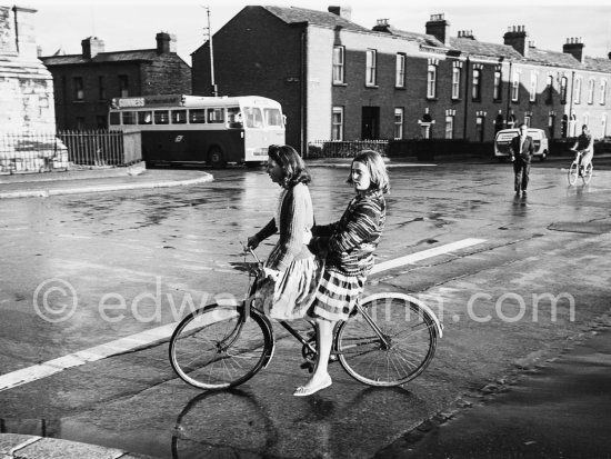 Two girls. Dublin 1963. - Photo by Edward Quinn
