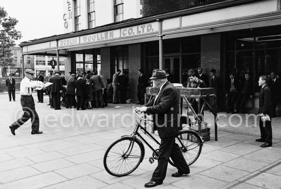 Dublin Wollen Co. Dublin 1963. - Photo by Edward Quinn