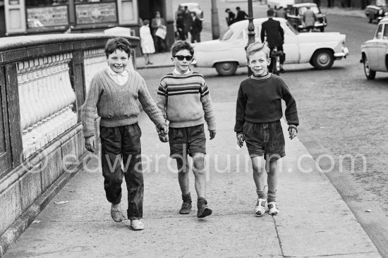 Three boys. The Irish House. Dublin, June 1963. - Photo by Edward Quinn