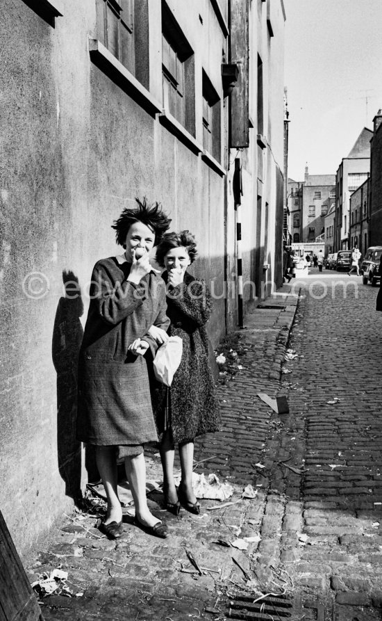 Teenagers. Dublin 1963. - Photo by Edward Quinn