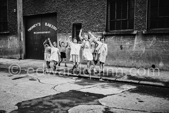Twomey's Bakery, Corpoartion St. Dublin 1963. - Photo by Edward Quinn