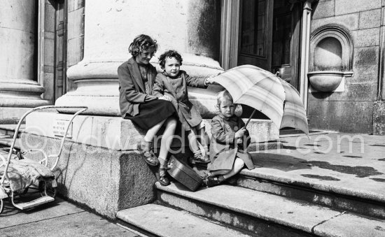 Dublin 1963. - Photo by Edward Quinn