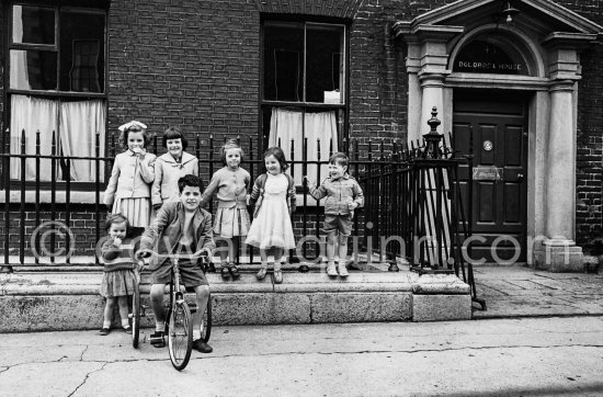 Children in front of Dolorosa House. Dublin 1963. - Photo by Edward Quinn