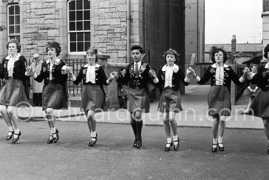 Irish dancers. Dublin 1963. - Photo by Edward Quinn