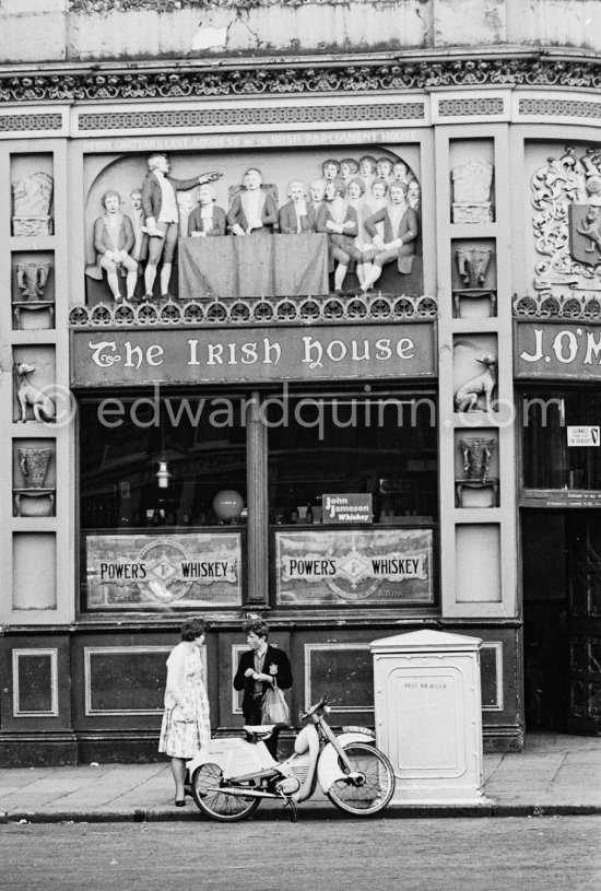 O\'Meara\'s Irish House, corner of Winetavern Street and Wood Quay. Dublin 1963. - Photo by Edward Quinn